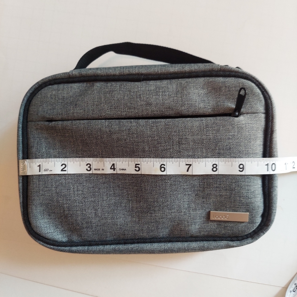 NWOT flash drive and portable electronic accessories organizer case by Lacdo - Picture 12 of 14